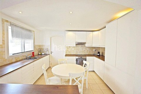 Villa in Meadows, Dubai 4 bedrooms, 332 sq.m. № 45008 - photo 5
