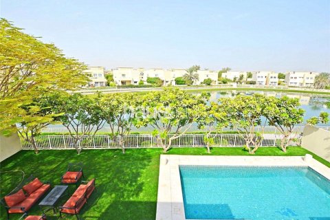 Villa in Meadows, Dubai 4 bedrooms, 332 sq.m. № 45008 - photo 1