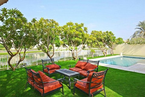 Villa in Meadows, Dubai 4 bedrooms, 332 sq.m. № 45008 - photo 7