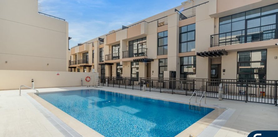 Townhouse in Victory Heights, Dubai Sports City, Dubai 4 bedrooms, 306 sq.m. № 74434