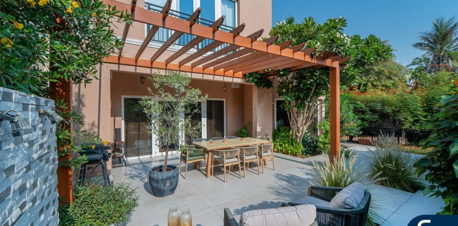 Villa en Green Community, Dubai, 3 dormitorios, 454 m², № 74431