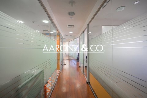 Office in Jumeirah Lake Towers, Dubai 84.2 sq.m. № 78393 - photo 4