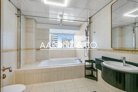 Apartment in Dubai Marina, Dubai 4 bedrooms, 294.8 sq.m. № 78404 - photo 16