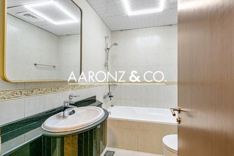 Apartment in Dubai Marina, Dubai 4 bedrooms, 294.8 sq.m. № 78404 - photo 17