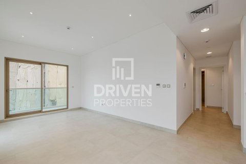 Снять в аренду квартиру в Аль-Сатве, Дубай: 2 спальни, 112.51м², № 136618 - фото 2