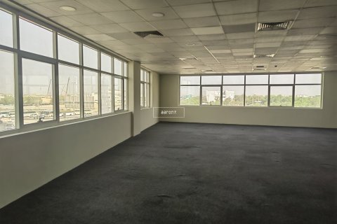 Снять в аренду офис в Al Quoz, Дубай: 281.8м², № 42762 - фото 13