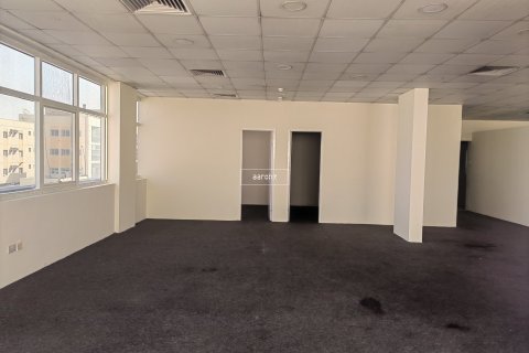 Снять в аренду офис в Al Quoz, Дубай: 281.8м², № 42762 - фото 12