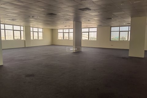 Снять в аренду офис в Al Quoz, Дубай: 281.8м², № 42762 - фото 8