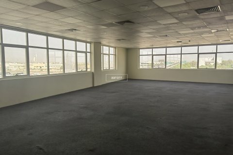 Снять в аренду офис в Al Quoz, Дубай: 281.8м², № 42762 - фото 1