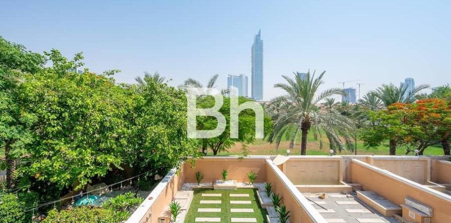 Maison de ville à Jumeirah Village Triangle, Dubai, 2 chambres, 251 m², № 57065