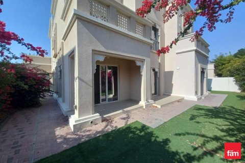 Villa en Dubai, 5 dormitorios, 583.6 m², № 92064