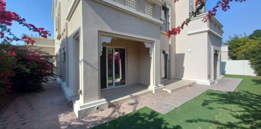 Villa in Dubai 5 bedrooms, 583.6 sq.m. № 92064