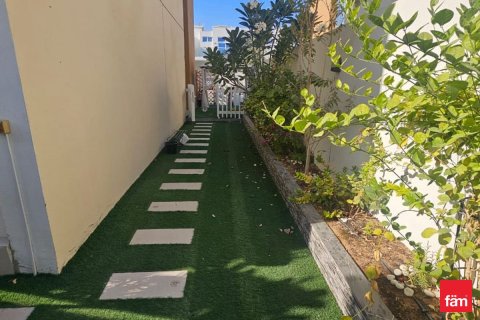 Townhouse in Dubai 3 bedrooms, 167.4 sq.m. № 72284 - photo 2