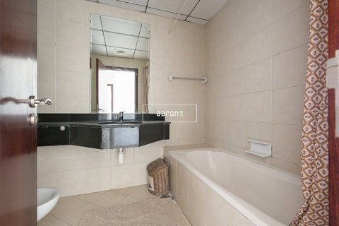 Apartment in Jumeirah Lake Towers, Dubai 2 bedrooms, 101.2 sq.m. № 52544 - photo 10