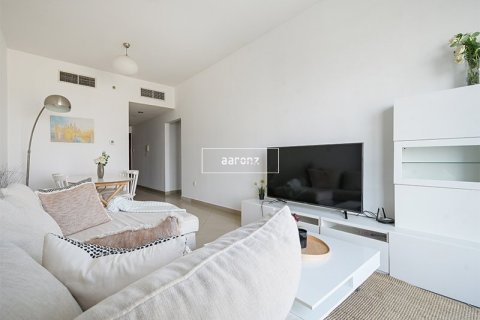Apartment in Jumeirah Lake Towers, Dubai 2 bedrooms, 101.2 sq.m. № 52544 - photo 2