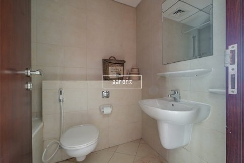 Apartment in Jumeirah Lake Towers, Dubai 2 bedrooms, 101.2 sq.m. № 52544 - photo 11