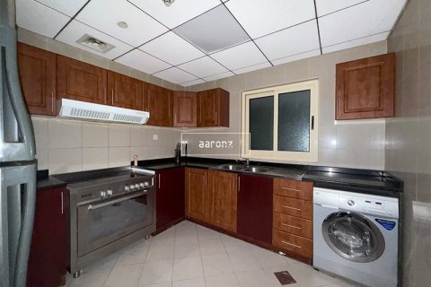 Apartment in Jumeirah Lake Towers, Dubai 2 bedrooms, 101.2 sq.m. № 52544 - photo 9