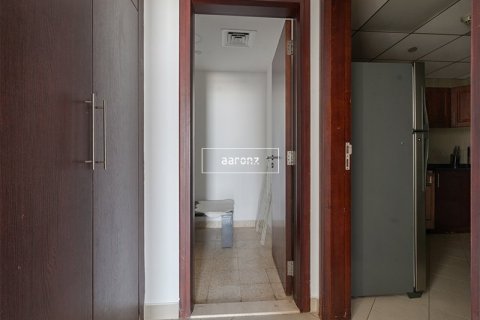 Apartment in Jumeirah Lake Towers, Dubai 2 bedrooms, 101.2 sq.m. № 52544 - photo 8