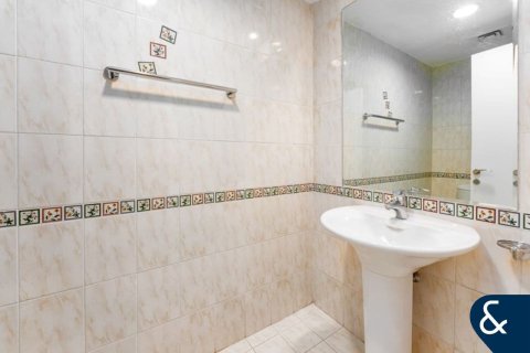 Apartment in The Waves, Dubai Marina, Dubai 1 bedroom, 85 sq.m. № 88626 - photo 11