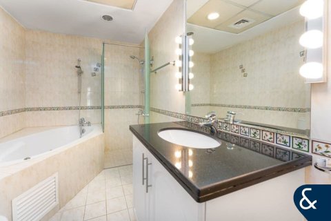 Apartment in The Waves, Dubai Marina, Dubai 1 bedroom, 85 sq.m. № 88626 - photo 10