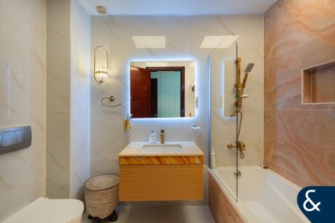 Apartment in Dubai Marina, Dubai 3 bedrooms, 266 sq.m. № 88632 - photo 18