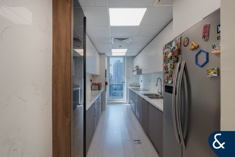 Apartment in Dubai Marina, Dubai 3 bedrooms, 266 sq.m. № 88632 - photo 17