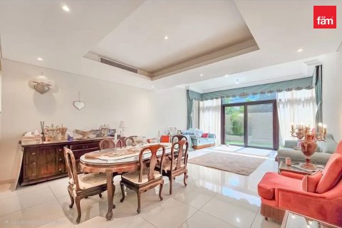 Villa in Dubai 5 bedrooms, 390.7 sq.m. № 124569 - photo 11