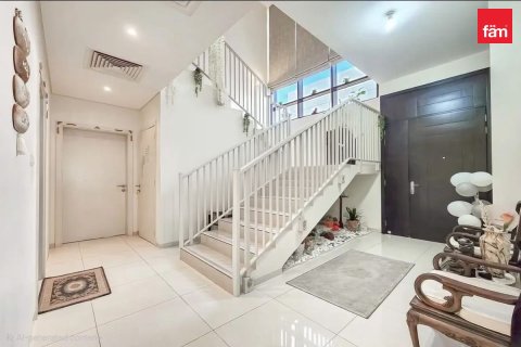 Villa in Dubai 5 bedrooms, 390.7 sq.m. № 124569 - photo 12