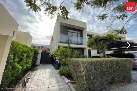 Villa in Dubai 5 bedrooms, 390.7 sq.m. № 124569 - photo 3