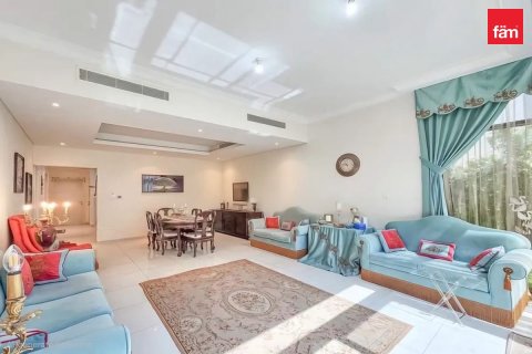 Villa in Dubai 5 bedrooms, 390.7 sq.m. № 124569 - photo 13