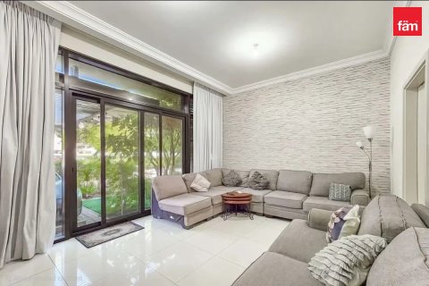 Villa in Dubai 5 bedrooms, 390.7 sq.m. № 124569 - photo 14