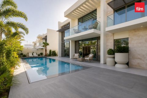 Villa à Dubai, 5 chambres, 768.6 m², № 124571 - photo 2