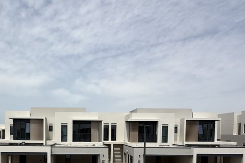 Таунхаус в Дубае, 3 спальни, 239м², № 100361