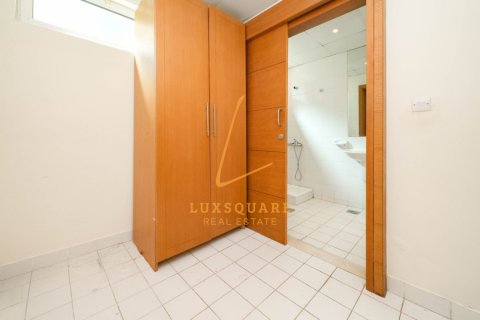 Villa in Jumeirah Park, Dubai 4 bedrooms, 511 sq.m. № 115244 - photo 18