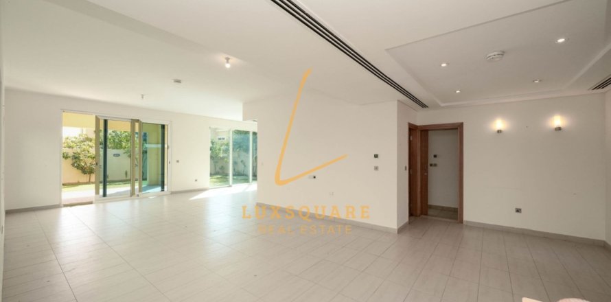 Villa in Jumeirah Park, Dubai 4 bedrooms, 511 sq.m. № 115244