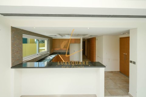 Villa in Jumeirah Park, Dubai 4 bedrooms, 511 sq.m. № 115244 - photo 2