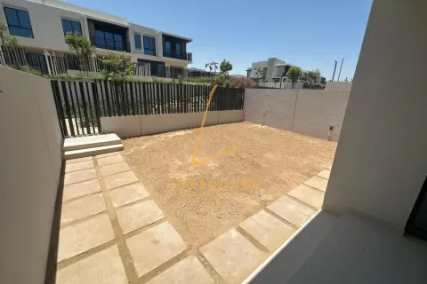 Вилла в Джабаль-Али, Дубай, 4 спальни, 252м², № 115246