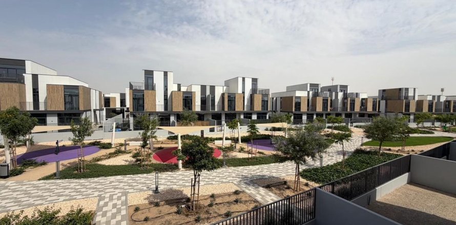Villa en Dubai, 3 dormitorios, 172.8 m², № 109314