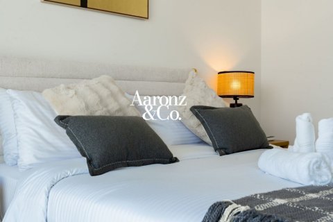 Apartment in Dubai Harbour, Dubai 2 bedrooms, 109 sq.m. № 111858 - photo 2