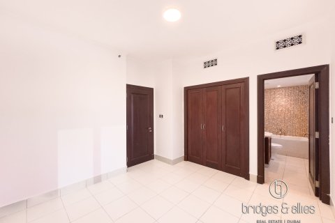 Apartment in Old Town, Dubai 2 bedrooms, 113 sq.m. № 111857 - photo 10