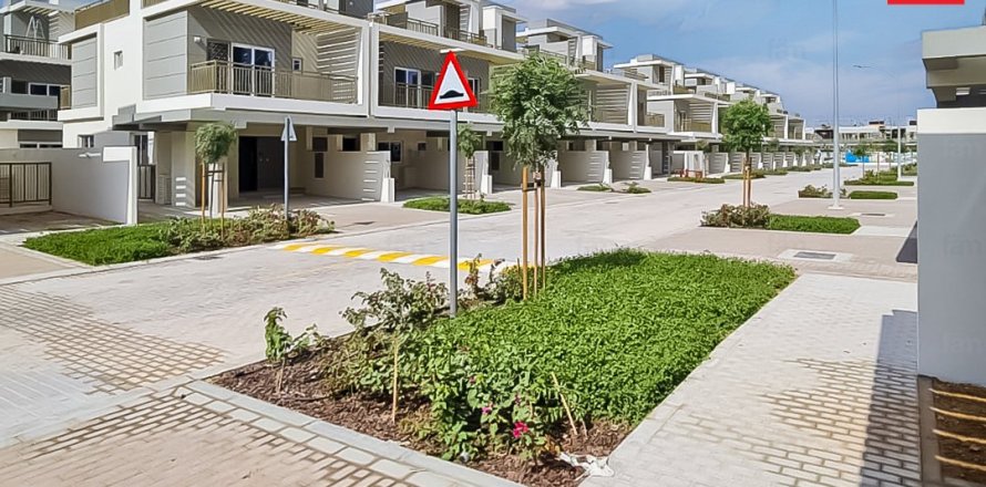 Adosado en Dubai, 3 dormitorios, 112.2 m², № 85815