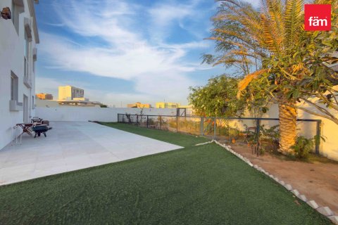 Villa en Al Barsha, Dubai, 5 dormitorios, 1399.8 m², № 85820 - foto 21