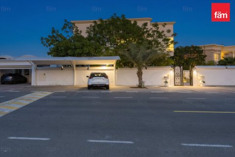 Villa en Al Barsha, Dubai, 5 dormitorios, 1399.8 m², № 85820 - foto 9