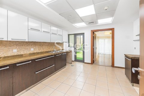 Villa en Executive Towers, Business Bay, Dubai, 4 dormitorios, 538 m², № 122191 - foto 7