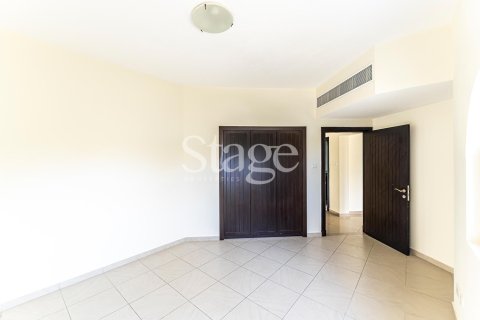 Apartment in Dubai Land, Dubai 2 bedrooms, 160 sq.m. № 122190 - photo 9