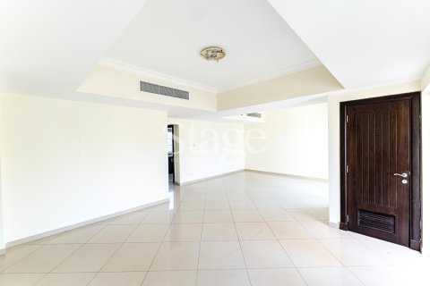 Apartment in Dubai Land, Dubai 2 bedrooms, 160 sq.m. № 122190 - photo 11