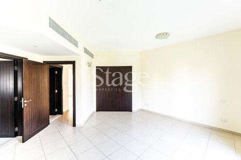 Apartment in Dubai Land, Dubai 2 bedrooms, 160 sq.m. № 122190 - photo 6