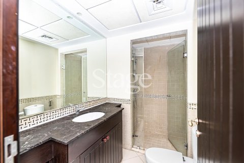 Apartment in Dubai Land, Dubai 2 bedrooms, 160 sq.m. № 122190 - photo 16