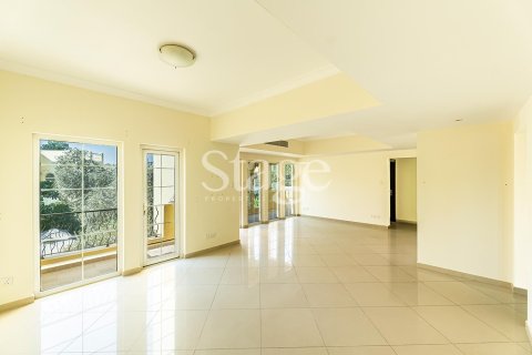 Apartment in Dubai Land, Dubai 2 bedrooms, 160 sq.m. № 122190 - photo 2