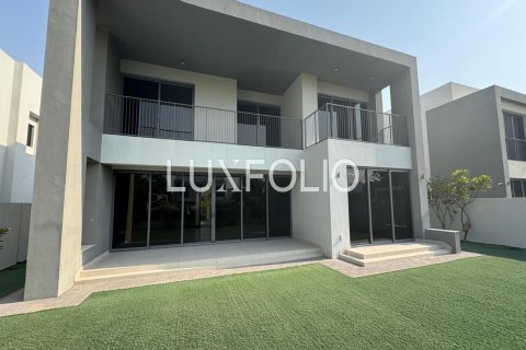 Villa in Sidra Villas, Dubai Hills Estate, Dubai 5 bedrooms, 560 sq.m. № 46422 - photo 1